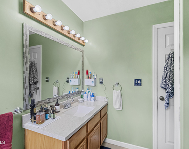 31 Berkshire Drive - Photo Thumbnail 44