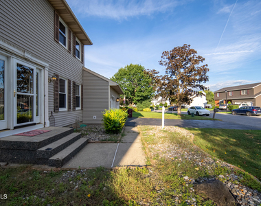 31 Berkshire Drive - Photo Thumbnail 2