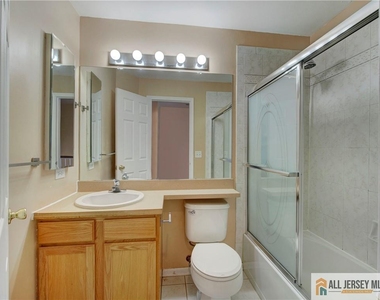 83 Nathan Boulevard - Photo Thumbnail 13