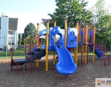 83 Nathan Boulevard - Photo Thumbnail 23