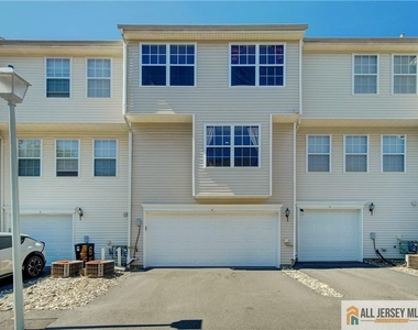 83 Nathan Boulevard - Photo Thumbnail 15