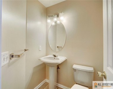 83 Nathan Boulevard - Photo Thumbnail 12