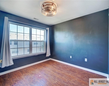 83 Nathan Boulevard - Photo Thumbnail 10