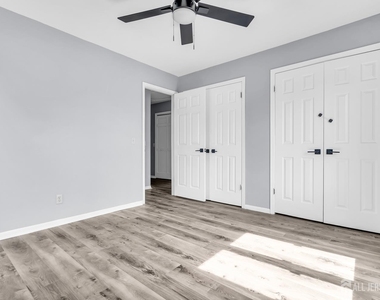 1595 E 2nd Street - Photo Thumbnail 8