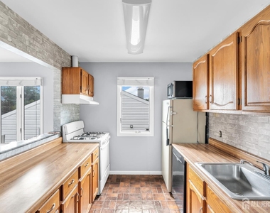 1595 E 2nd Street - Photo Thumbnail 4
