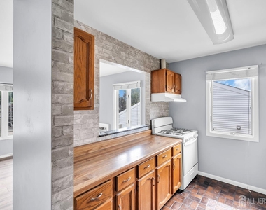 1595 E 2nd Street - Photo Thumbnail 3