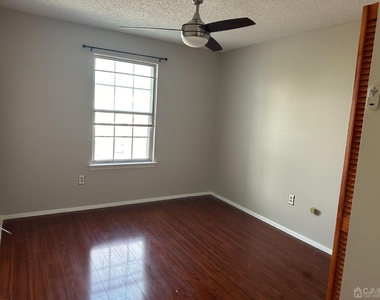 498 Witney Court - Photo Thumbnail 6