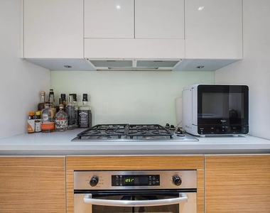 555 W 59th Street - Photo Thumbnail 3