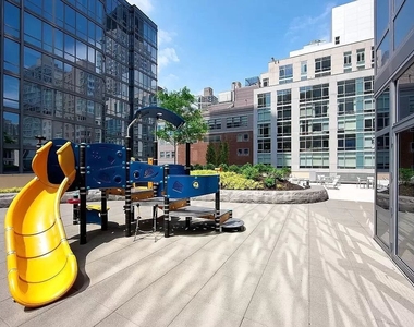 555 W 59th Street - Photo Thumbnail 11