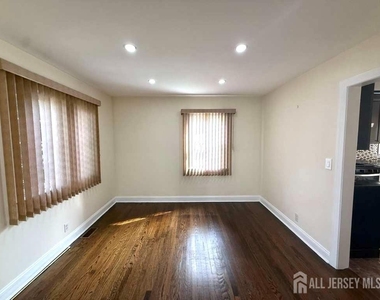 131 Amherst Avenue - Photo Thumbnail 19
