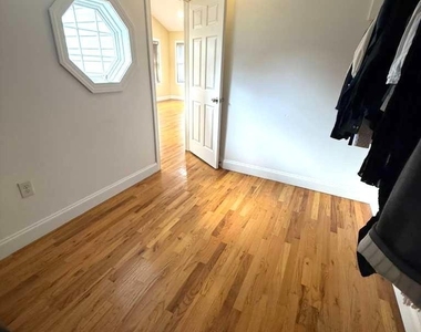 131 Amherst Avenue - Photo Thumbnail 18
