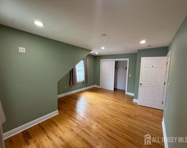131 Amherst Avenue - Photo Thumbnail 20