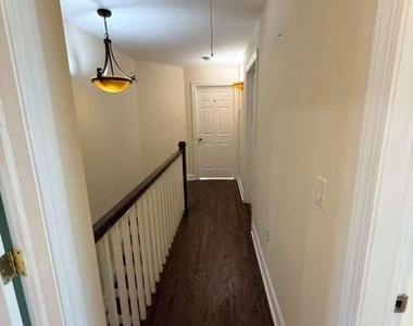 131 Amherst Avenue - Photo Thumbnail 9