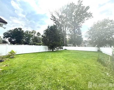 131 Amherst Avenue - Photo Thumbnail 22