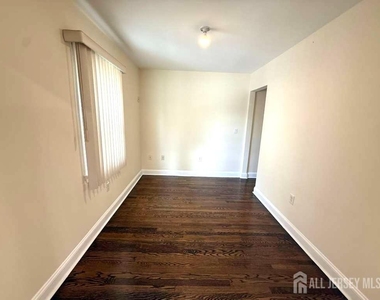 131 Amherst Avenue - Photo Thumbnail 21