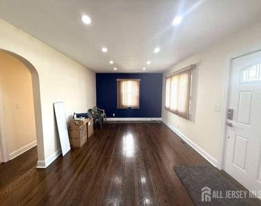 131 Amherst Avenue - Photo Thumbnail 3