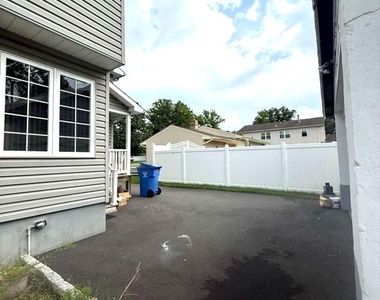 131 Amherst Avenue - Photo Thumbnail 25