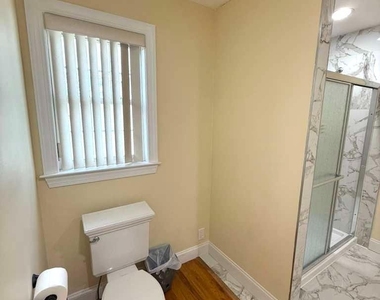 131 Amherst Avenue - Photo Thumbnail 12