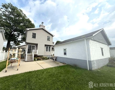 131 Amherst Avenue - Photo Thumbnail 24
