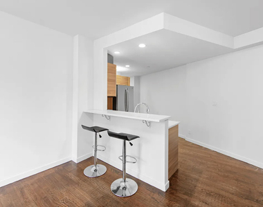 2833 Ocean Parkway - Photo Thumbnail 3