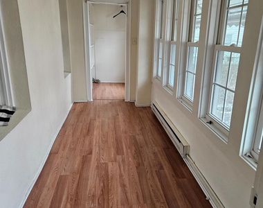 427 Magnolia Street - Photo Thumbnail 2