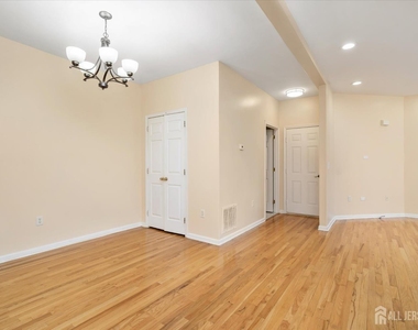 80 Tennyson Road - Photo Thumbnail 9