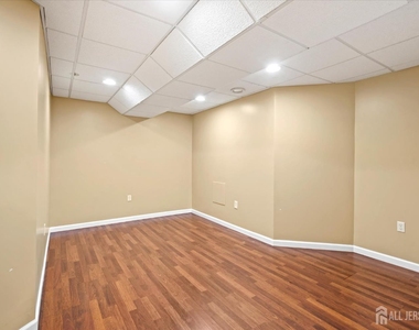 80 Tennyson Road - Photo Thumbnail 33