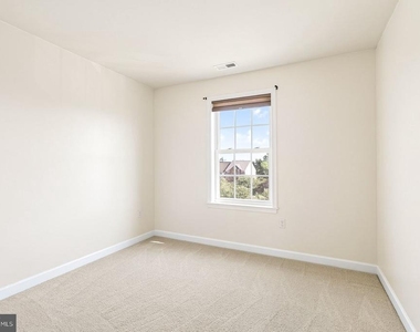521 Hotchkiss Drive - Photo Thumbnail 20