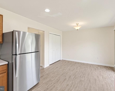521 Hotchkiss Drive - Photo Thumbnail 7