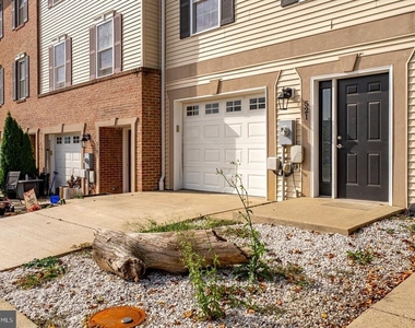 521 Hotchkiss Drive - Photo Thumbnail 2