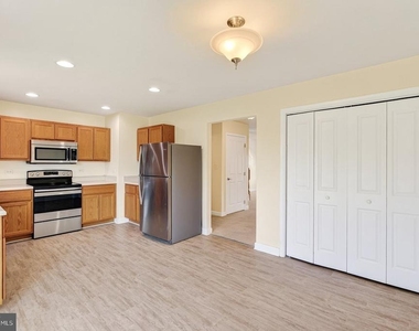 521 Hotchkiss Drive - Photo Thumbnail 6