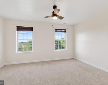 521 Hotchkiss Drive - Photo Thumbnail 15