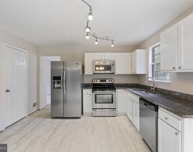 3429 Lacrosse Court - Photo Thumbnail 9
