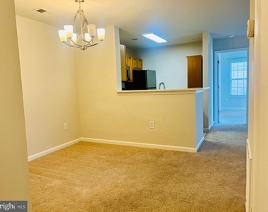 1049 Gardenview Loop - Photo Thumbnail 7