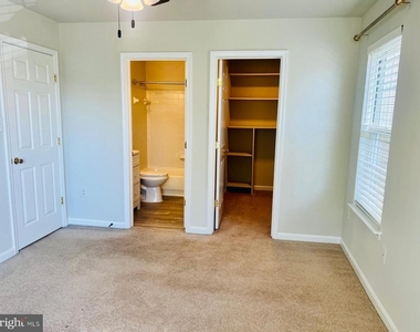 1049 Gardenview Loop - Photo Thumbnail 14