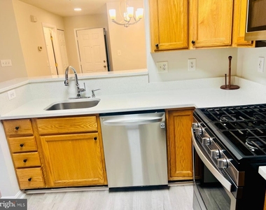 1049 Gardenview Loop - Photo Thumbnail 5