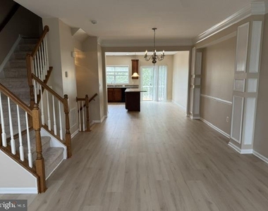 23093 Sunbury Street - Photo Thumbnail 12