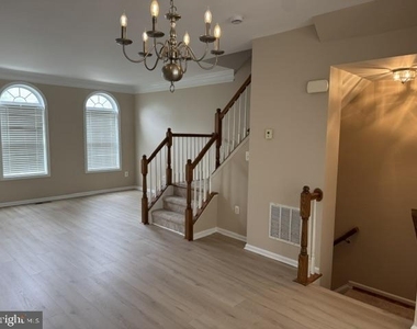 23093 Sunbury Street - Photo Thumbnail 11