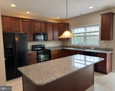 23093 Sunbury Street - Photo Thumbnail 15