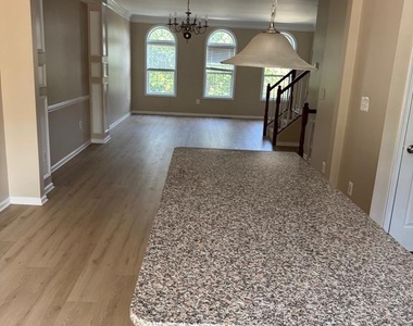 23093 Sunbury Street - Photo Thumbnail 7