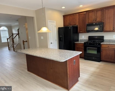 23093 Sunbury Street - Photo Thumbnail 14