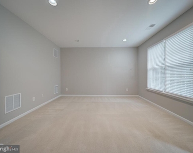 22942 Rose Quartz Square - Photo Thumbnail 6