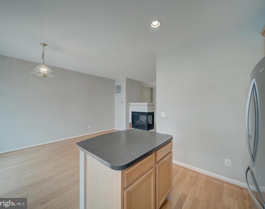 22942 Rose Quartz Square - Photo Thumbnail 33