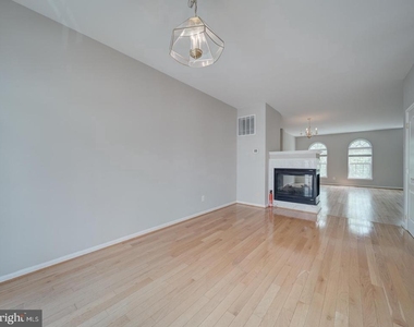 22942 Rose Quartz Square - Photo Thumbnail 44