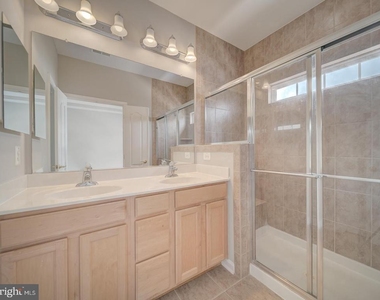 22942 Rose Quartz Square - Photo Thumbnail 8