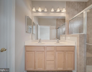 22942 Rose Quartz Square - Photo Thumbnail 7