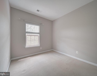 22942 Rose Quartz Square - Photo Thumbnail 26