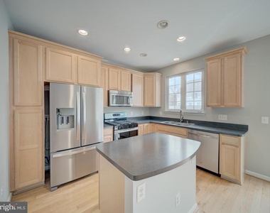 22942 Rose Quartz Square - Photo Thumbnail 36