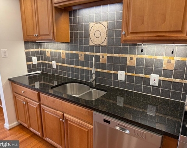 7606 Fallswood Way - Photo Thumbnail 12