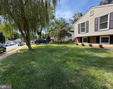 7606 Fallswood Way - Photo Thumbnail 2